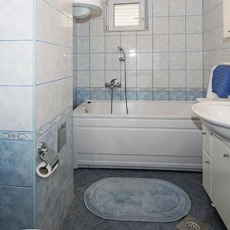Dinko Apartment *