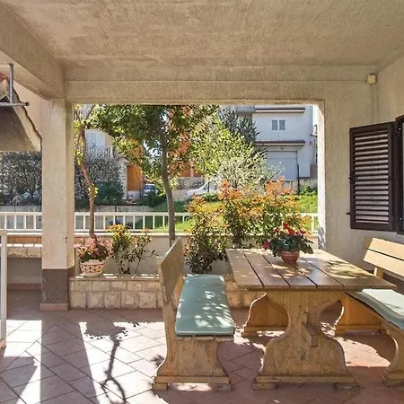 Dinko Apartment *